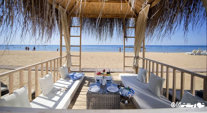 آلاچیق کنار ساحل